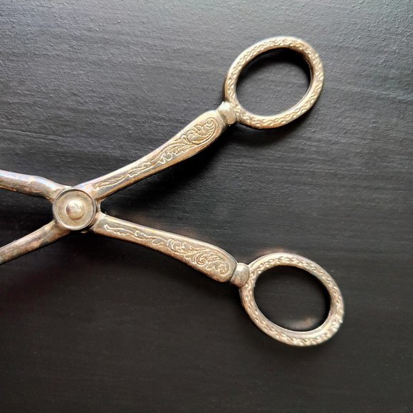 Vintage Salad Serving Tongs - Picture 2 of 3